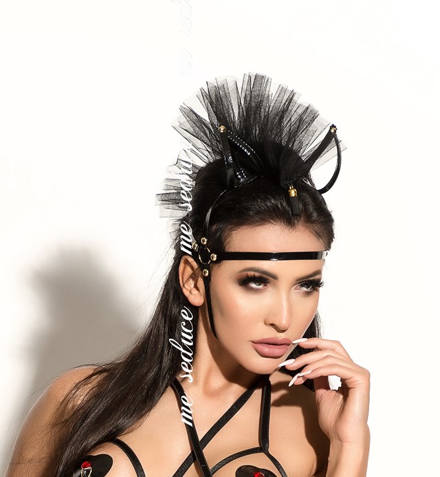 Queen of Hearts - Mask MK 17 Black
