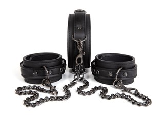 Dark Desire - Svart Halsband Med Fotbojor