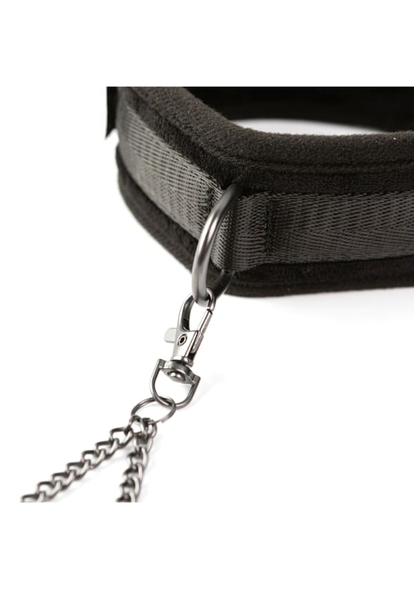 Twin Tweaks Velvet Collar With Nipple Clamps